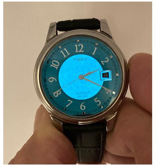 Timex Mens Indiglo Watch 35mm New Battery New Italian Leather Band WR 50M Date - Picture 3 of 12